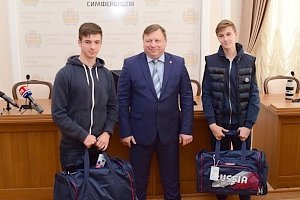 Симферопольские спортшколы получили 946 комплектов спортивной экипировки