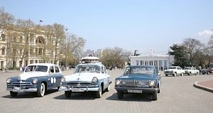Неделю по дорогам Крыма будут гонять на старых советских автомобилях