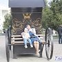 На площади Ленина в Керчи установили кованную карету