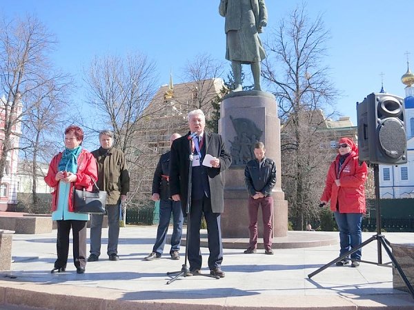 КПРФ призывает к борьбе за социализм. Митинг тамбовских коммунистов