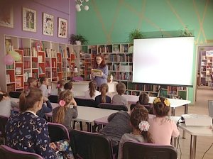 Библиотека им. В. Дубинина в Керчи приняла первых посетителей после ремонта
