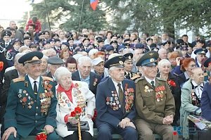 «Поезд Победы» в столице Крыма встретили сотни людей