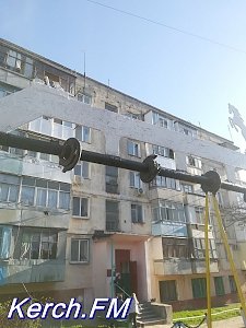 Керчане просят власти демонтировать качели на площадке на Семи Ветрах