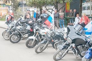 Автопробег в День освобождения Ялты собрал более 100 человек