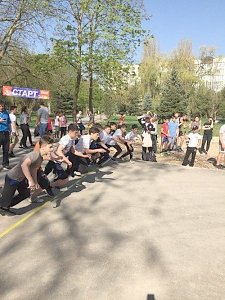 500 спортсменов в Симферополе боролись за призовые места в кросс-эстафете памяти Бориса Хохлова