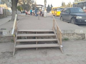 Активисты ОНФ проверили состояние остановок в крымских городах