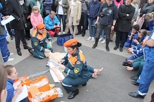 Крымские спасатели участвовали в праздновании 120-летия скорой медицинской помощи