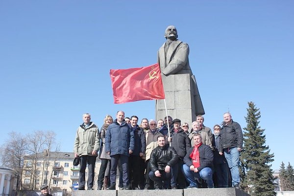 Карельское республиканское отделение КПРФ провело возложение цветов в честь 148-й годовщины от момента рождения В.И. Ленина