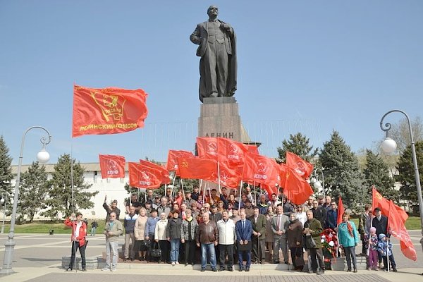 Астраханские коммунисты провели митинг в честь 148-й годовщины от момента рождения В.И. Ленина