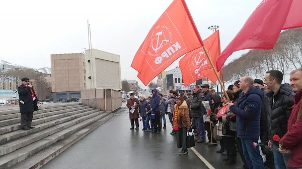 Коммунисты Петропавловска-Камчатского почтили память вождя мирового пролетариата