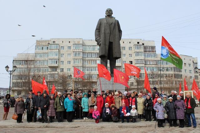 Магадан события. Площадь Ленина Магадан. Площадь Космонавтов Магадан Ленин. Магадан памятник Ленину на площади Космонавтов. Памятник Ленину в Магадане.