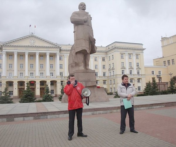 Смоленск: Ленин жил! Ленин жив! Ленин будет жить!