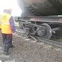 Из-за прогнивших шпал в Крыму локомотив сошёл с рельсов