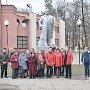 Коммунисты и комсомольцы Железнодорожного района Рязани возложили цветы к памятнику В.И. Ленину и провели Ленинские беседы
