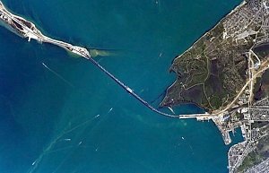 Космонавт Шкаплеров наблюдает за постройкой Крымского моста с МКС