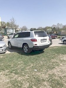 Более 120 автомобилистов получили с начала года штрафы за парковку на газонах Симферополя