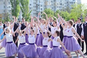 Лучше всех Крымский вальс станцевали ученики школы-лицея №3 Симферополя