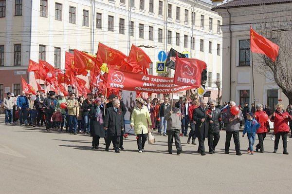 «Власть – народу!». Жители Кировской области отметили День международной солидарности трудящихся