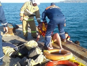 Феодосийские спасатели оказали помощь утопающему