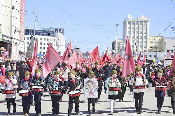 В Якутске прошла первомайская демонстрация