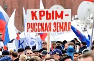 Юрист - киевским журналистам: "Езжайте в Крым, посмотрите, чьи флаги!"