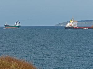 Пограничники в штатном режиме проводят проверки судов с Керченском проливе