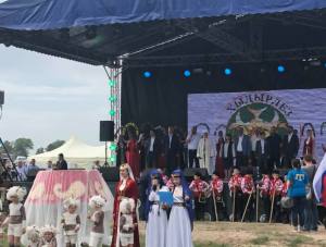 К празднованию Хыдырлеза в Крыму сшили самую большую в мире феску