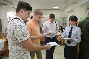 В ходе «Ярмарки вакансий» выпускники крымских ВУЗов смогли узнать об особенностях службы в ОВД
