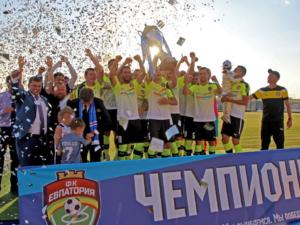 Сергей Аксёнов поздравил футбольный клуб «Евпатория» с досрочной победой в третьем чемпионате премьер-лиги КФС