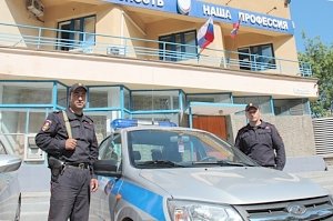 Напал на девушку и покалечил прохожего