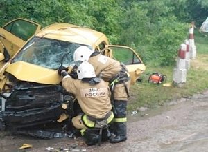 Крымские спасатели провели ликвидацию последствий ДТП