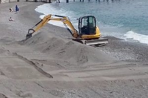 Крымские чиновники не подготовили пляжи к сезону. Ждут денег ФЦП?