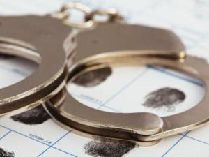 Работники правоохранительных органов Судака поймали пьяного водителя с наркотиками в салоне