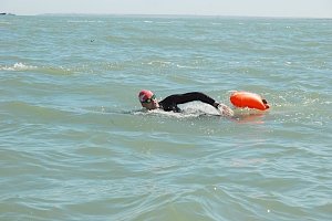 Российские спортсмены переплыли Керченский пролив