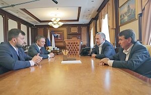 Аксёнов встретился с представителями ДНР и ЛНР