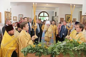 Митрополит Симферопольский и Крымский Лазарь возглавил молебен в память святителя Луки