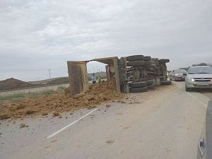 В результате ДТП в Ленинском районе перевернулся грузовой «Mercedes»