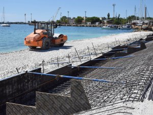 Реконструкция набережной в Евпатории входит в активную строительную фазу
