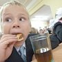В школах Красногвардейского района дети питаются из одноразовой посуды