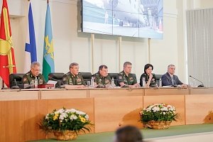 Крым продолжает играть важнейшую роль в обеспечении военной безопасности страны, — Шойгу