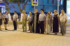Севастопольские полицейские зажгли свечи в память о сотрудниках, погибших в Великой Отечественной войне