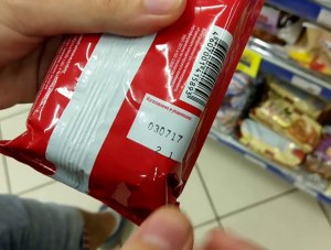 В буфете сакского колледжа обнаружили просроченные продукты