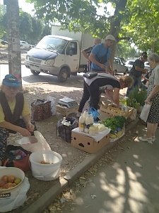 Более 200 литров молочной продукции изъяты у стихийных торговцев в столице Крыма