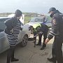Полицейские в Ленинском районе оказали помощь на дороге беременной женщине-водителю, приехавшей в Крым на отдых