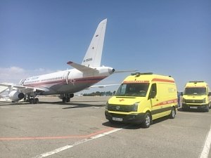 Спецборт МЧС России осуществляет санитарно-авиационную эвакуацию тяжелобольных граждан из Симферополя в Москву