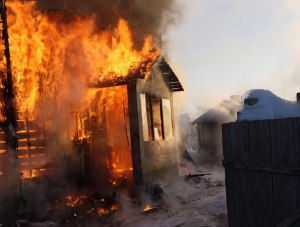 Крымские спасатели потушили пожар в Алуштинском районе