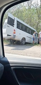 Водитель микроавтобуса пострадал в ДТП в Красногвардейском районе