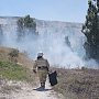 Крымские огнеборцы с начала месяца потушили сотню возгораний сухой травы
