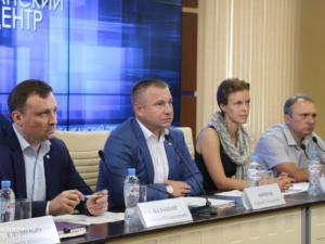 Демонтаж незаконных рекламных конструкций в некоторых регионах Крыма идёт слишком медленно, — Зырянов
