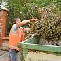 Коммунальщики начали масштабные работы по уборке набережной Салгира в столице Крыма с ул. Гурзуфской